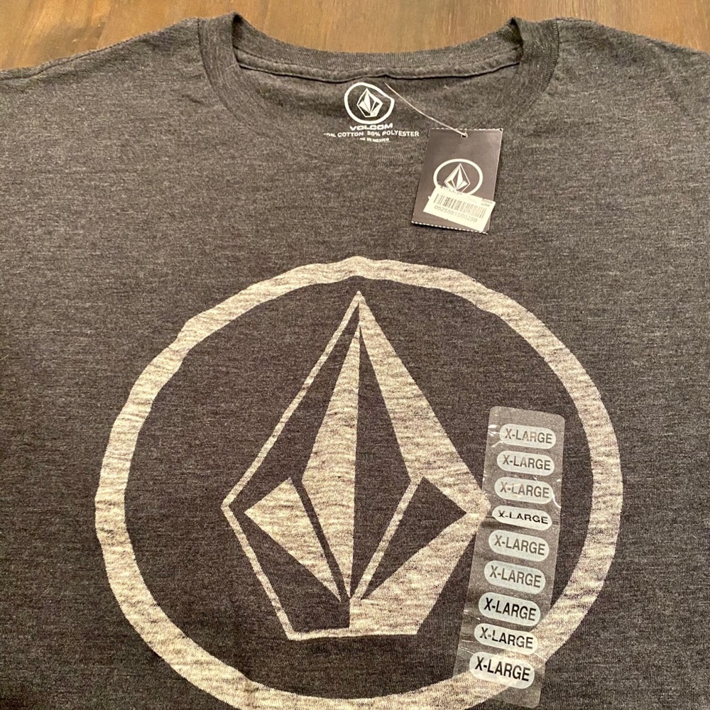 NWT! Men’s Volcom T-shirt